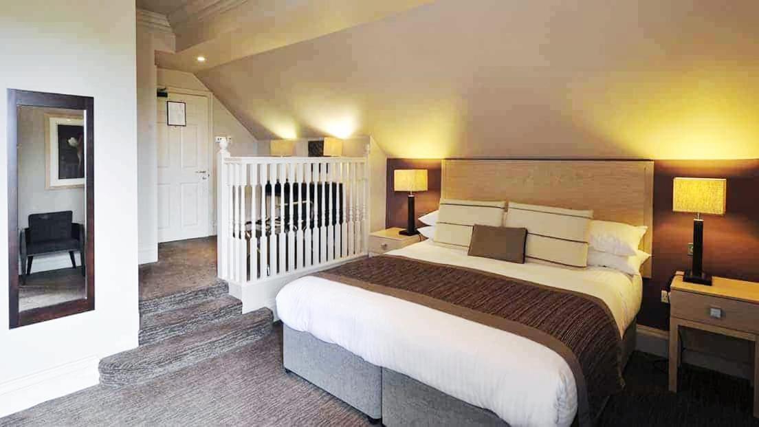 Nutfield Priory Hotel & Spa Redhill  Exterior foto